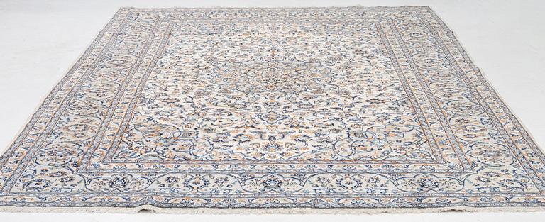 Matta, Keshan, ca 408 x 392 cm.