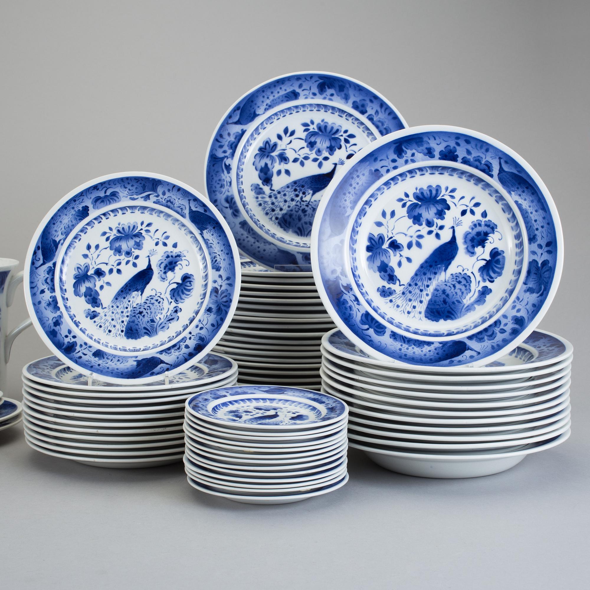 MATSERVIS, 85 delar, fajans, "Påfugle", Københavns Fajancefabrik, 1920-tal.