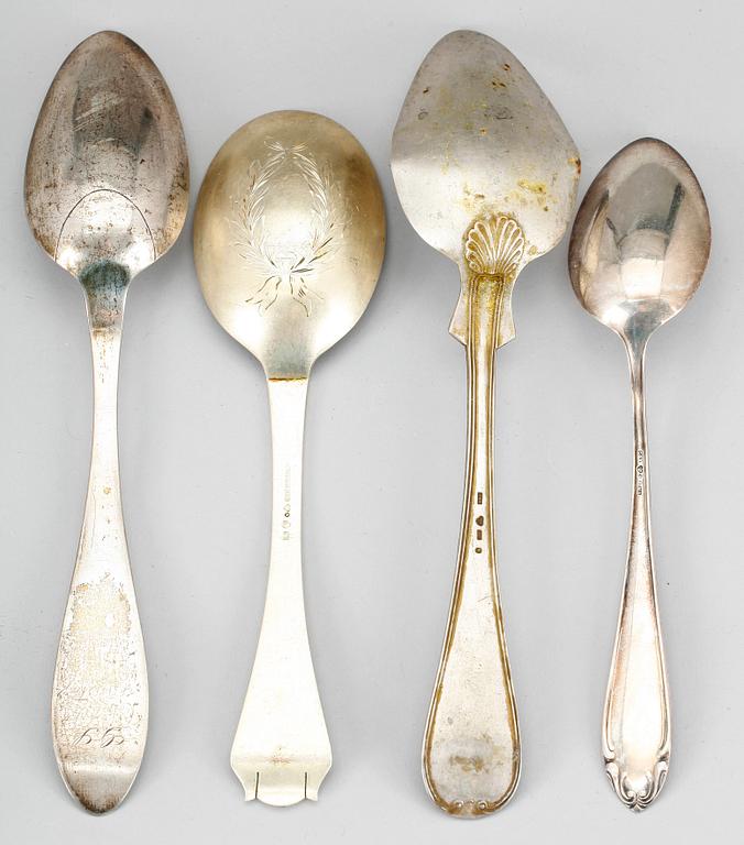 SKEDAR, 4 st, samt FAT, silver, bl.a. C G Hallberg, Stockholm, 1938. Vikt ca 274 gram.