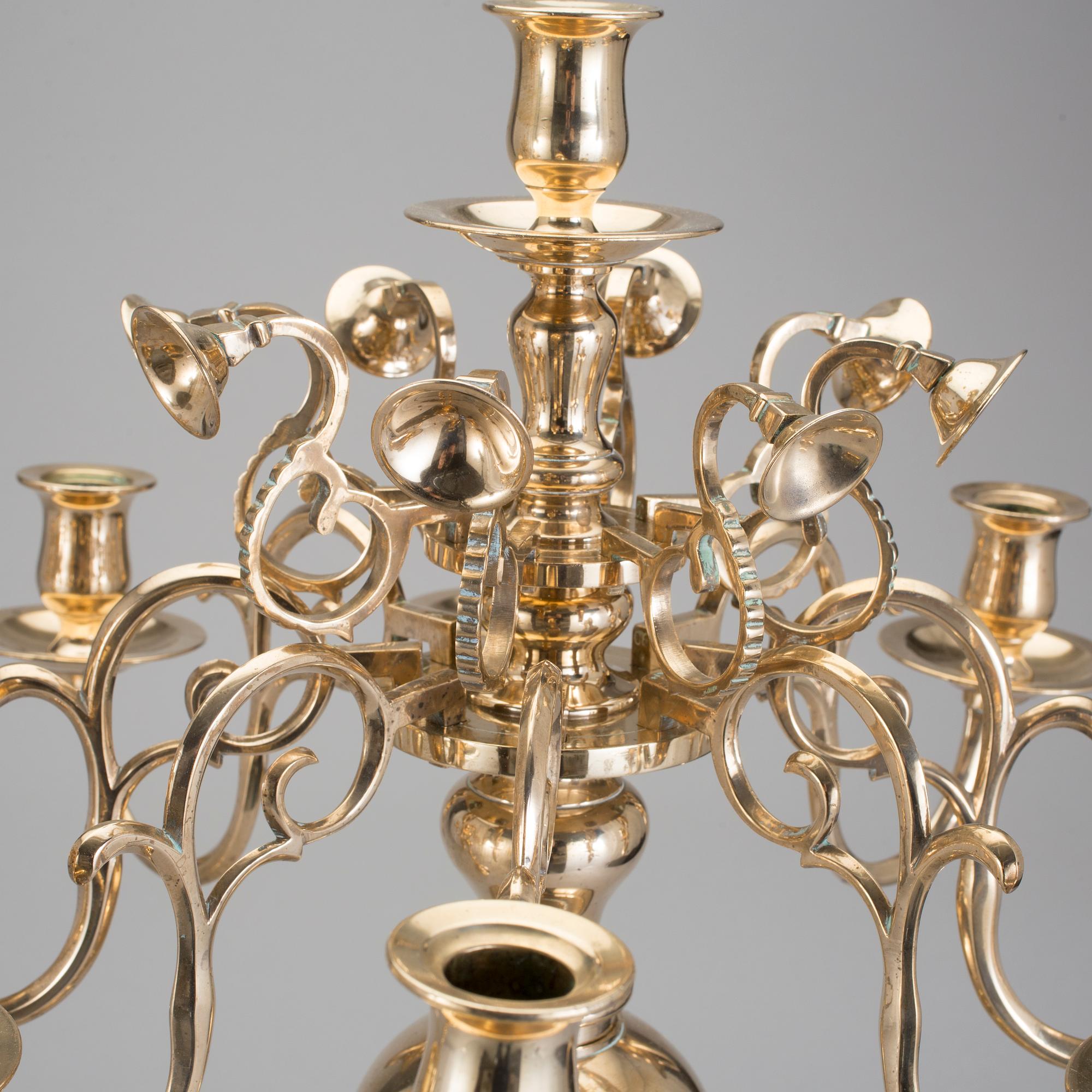KANDELABRAR, ett par, mässing, barockstil, omkring sekelskiftet 1900.