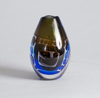 VAS, glas, sign Edvin Öhrström, Orrefors 9579(1)3. Signerad och daterad Gallery -86.