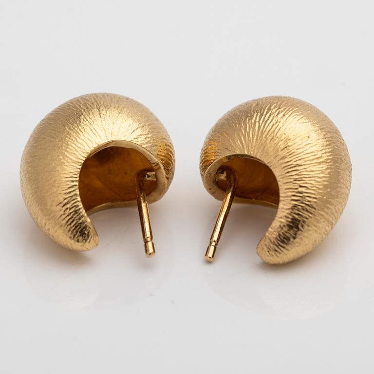 Ole Lynggaard, Earrings, a pair, 18K red gold.