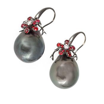 EARRINGS, cultured Tahiti pearls, 14,8 mm, rubies, tot. app. 0.62 cts and brilliant cut diamonds, tot. app. 0.16 cts.