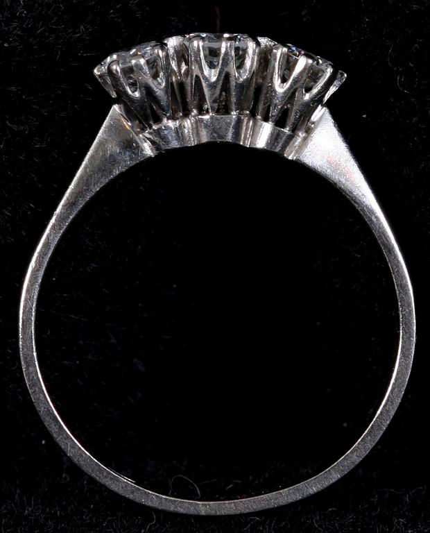 RING, vitguld samt 3 briljanter, Göteborg, 1974.