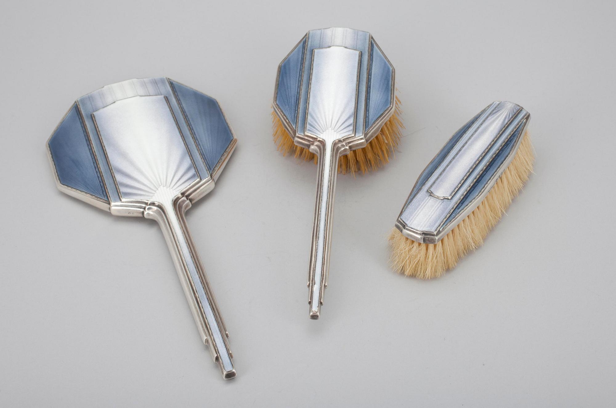 HÅRBORSTE, KLÄDBORSTE samt SPEGEL, art deco, emalj och silver, Birmingham 1933.
