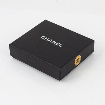 Chanel, wallet.