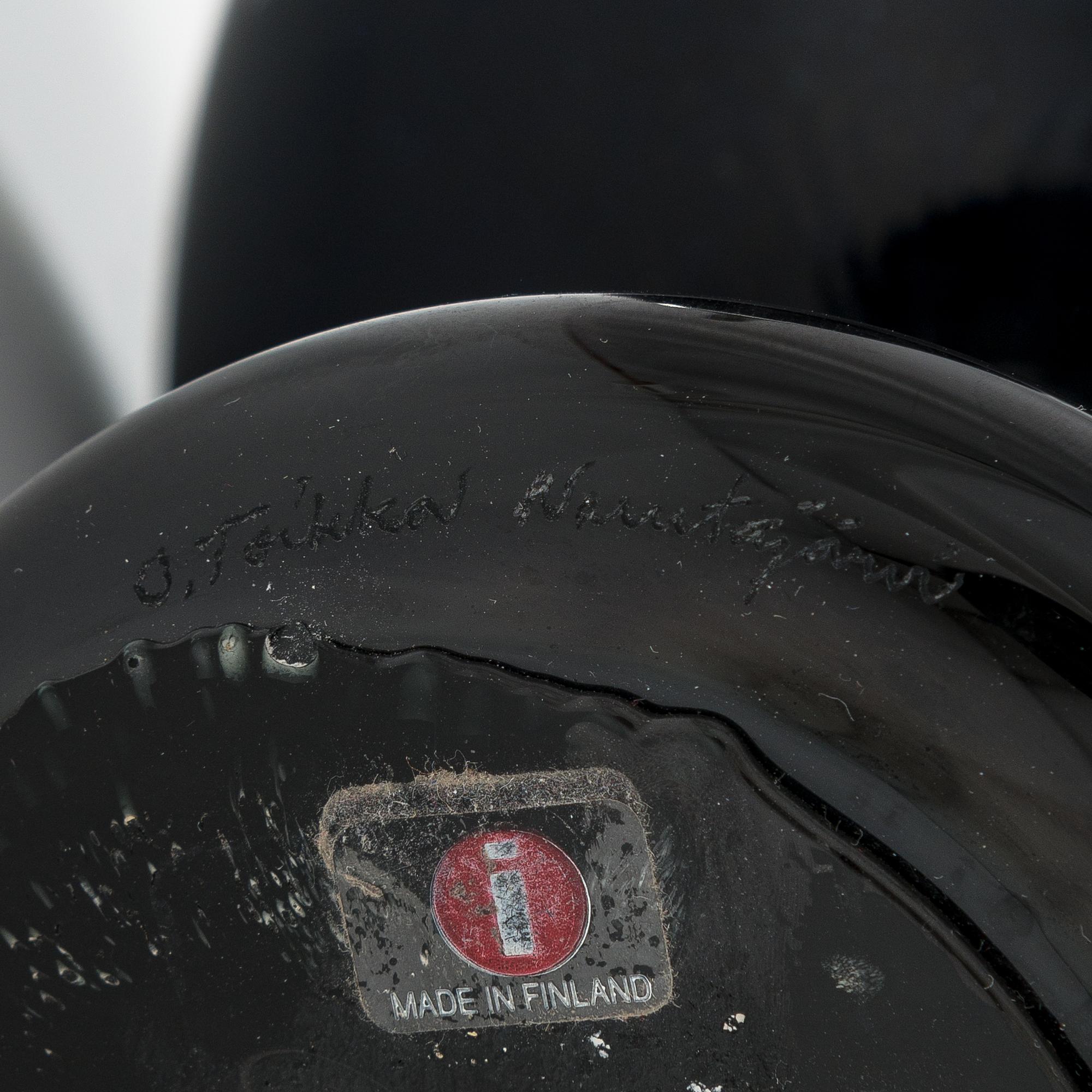 Oiva Toikka, Lasilintu "Jalohaukka". Signeerattu Oiva Toikka Nuutajärvi.