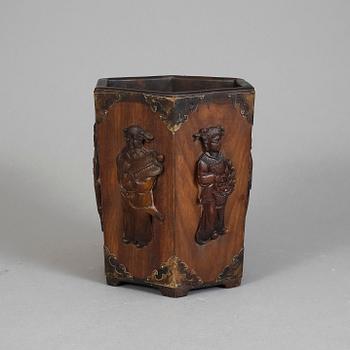 PENSELSTÄLL, trä, konstmassa och metall. Kina, 1900-tal.