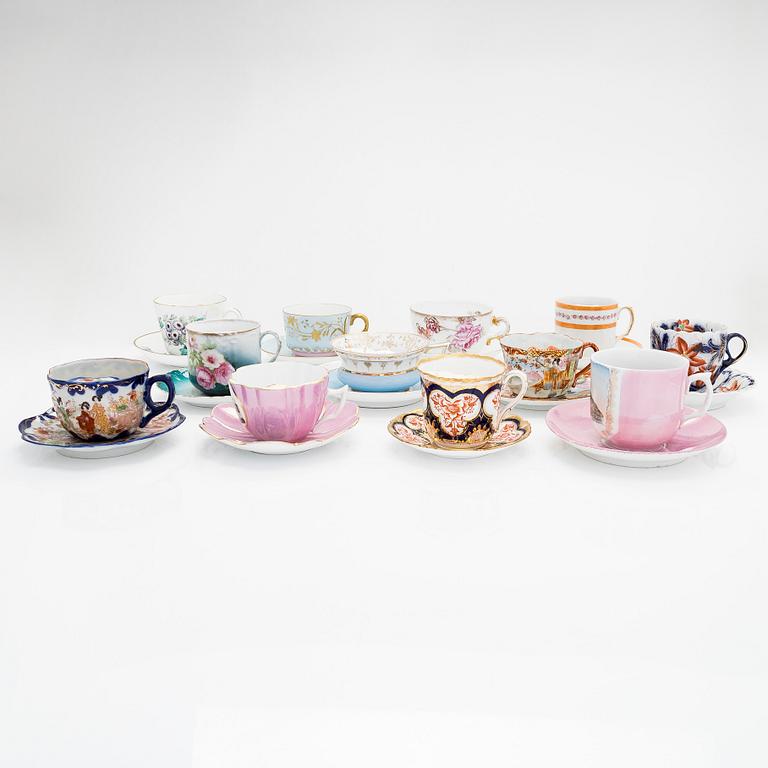 Mustaschkoppar, 24 par, porslin, bla England och Tyskland, 1800 och 1900-tal.