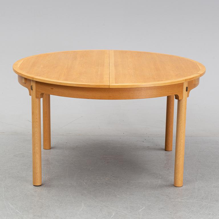 Børge Mogensen, a round 'Öresund' oak dining table.