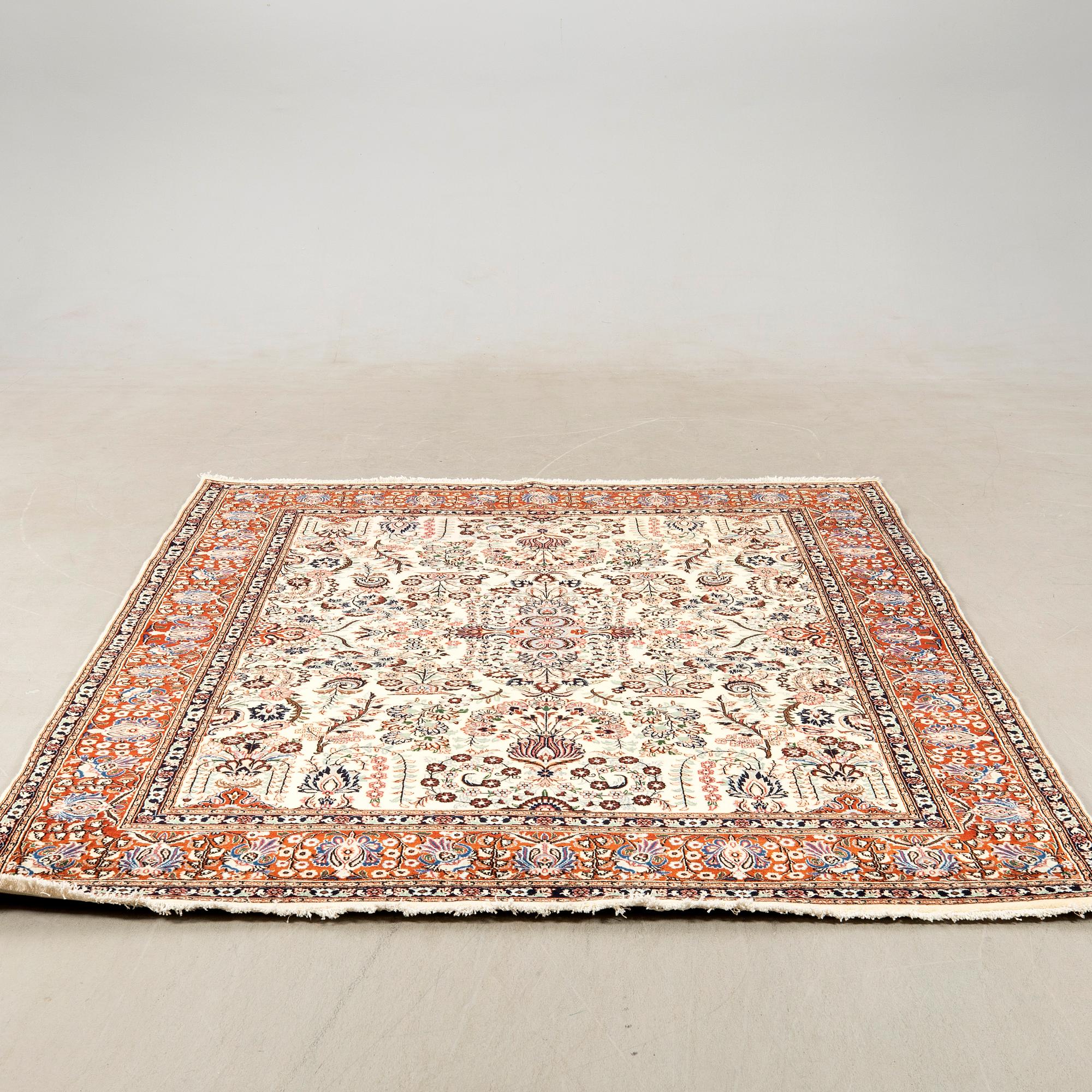 Oriental rug, old, approx. 283x210 cm.