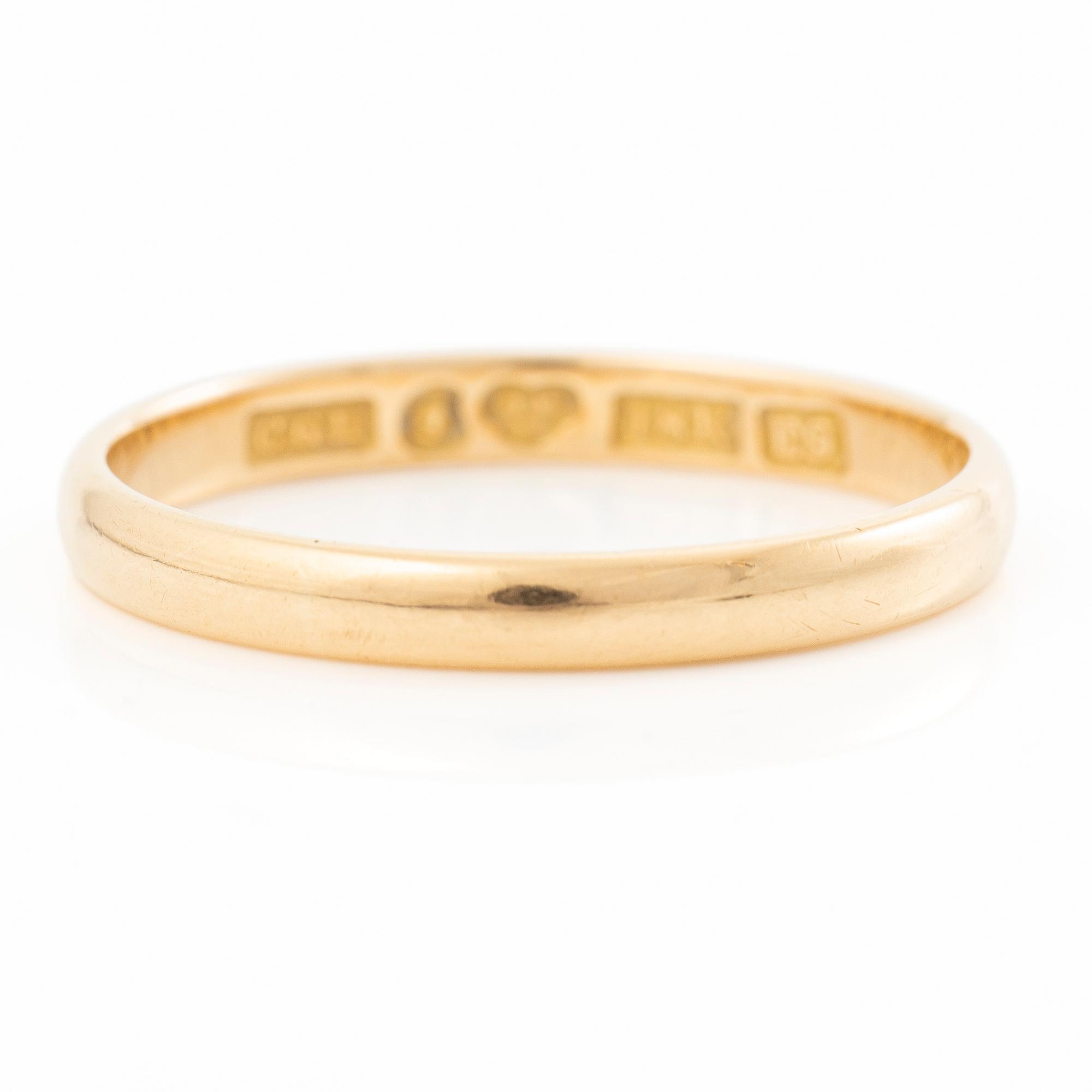 18K gold ring.