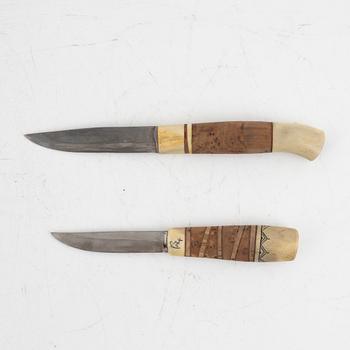 Roland Andersson, two knives, signed, Hedensbyn, Överkalix.