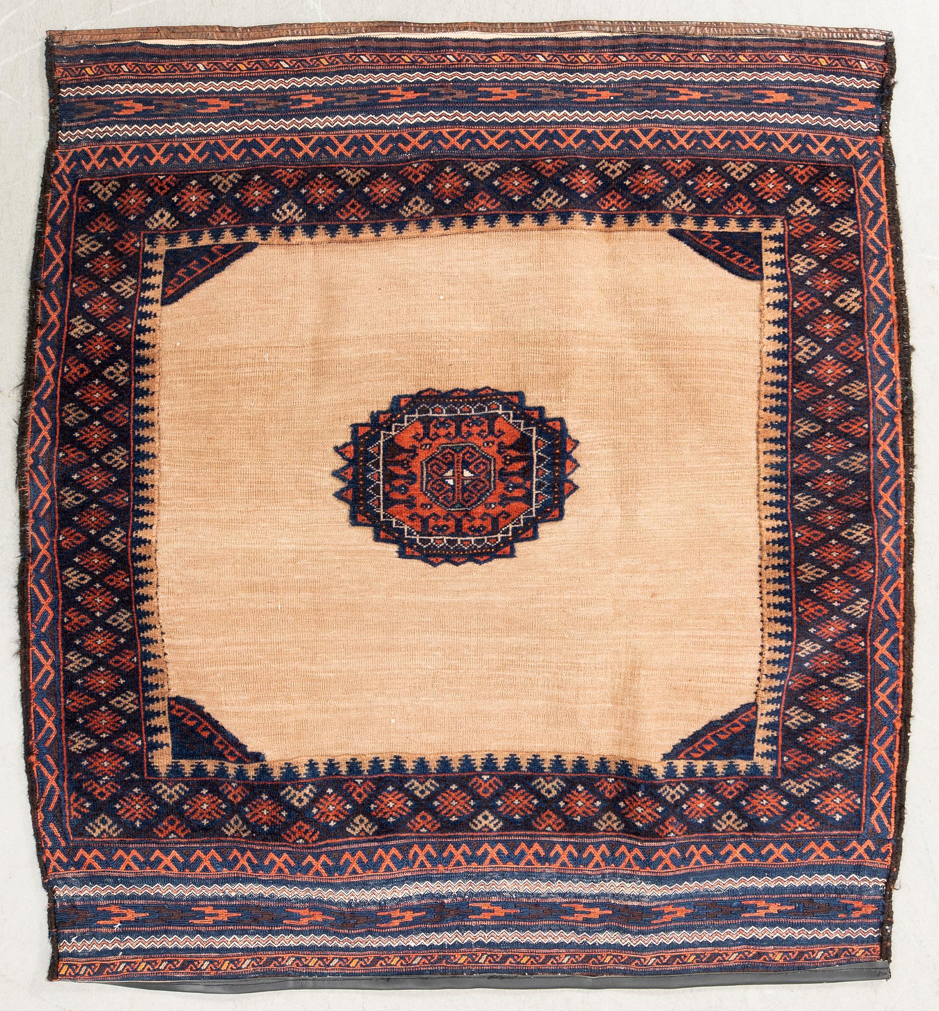 Matta Beludj sofreh semiantik ca 113x108 cm.