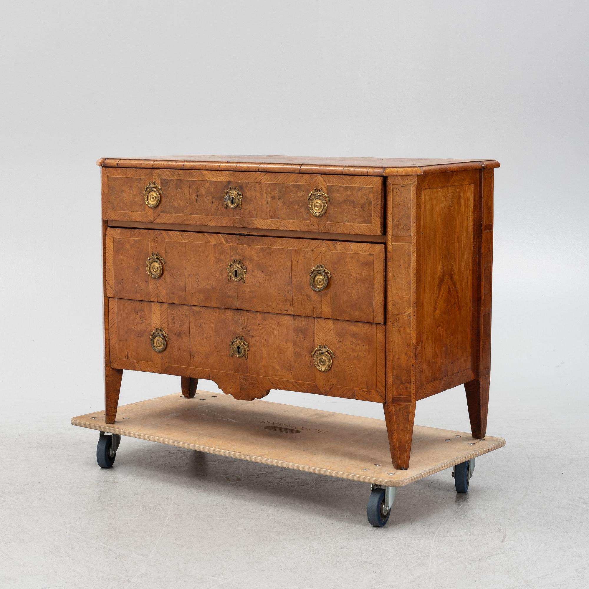 Byrå, sengustaviansk, sent 1700-tal.