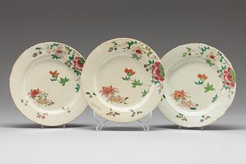 TALLRIKAR, 3 st, porslin, Kina, Qianlong (1736-1795).