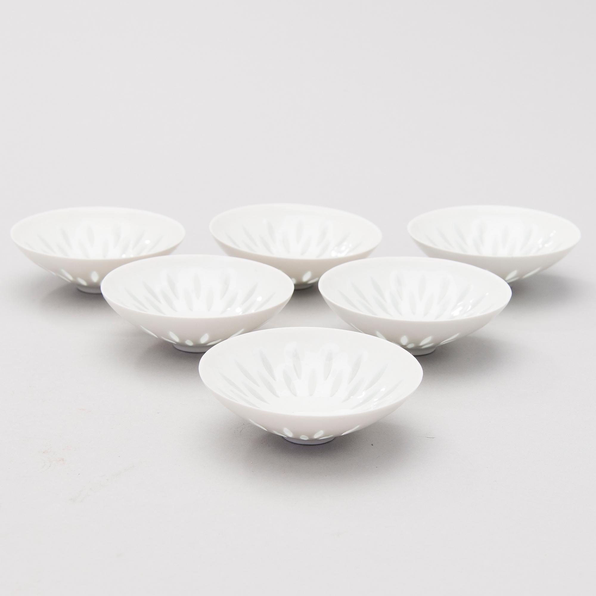 A 40-piece set of tableware in porcelain, signed F.H.Kj. Finland Arabia.