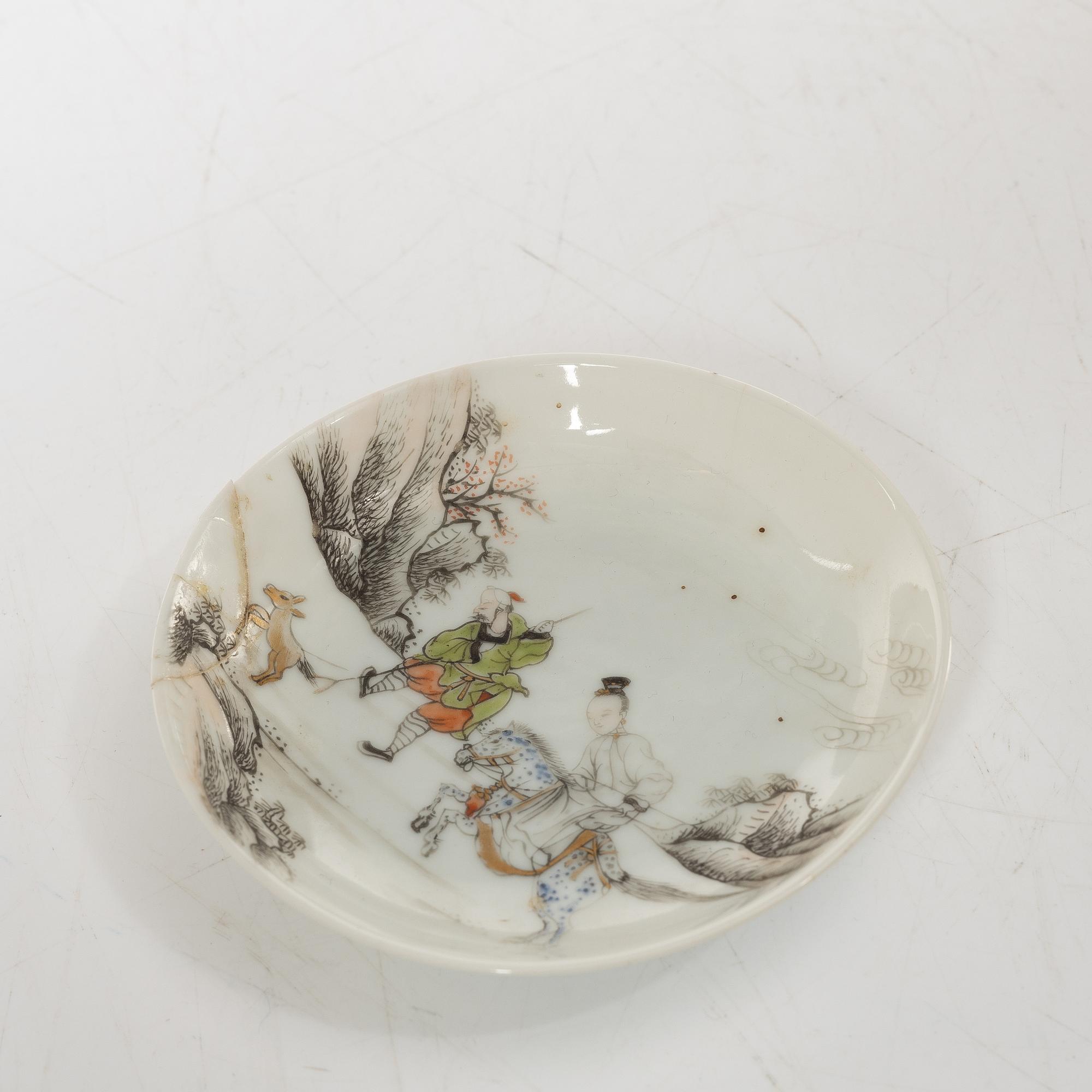 A Chinese porcelain jug with lid, vase, bowl, and serving dish,  18th-19th Century.