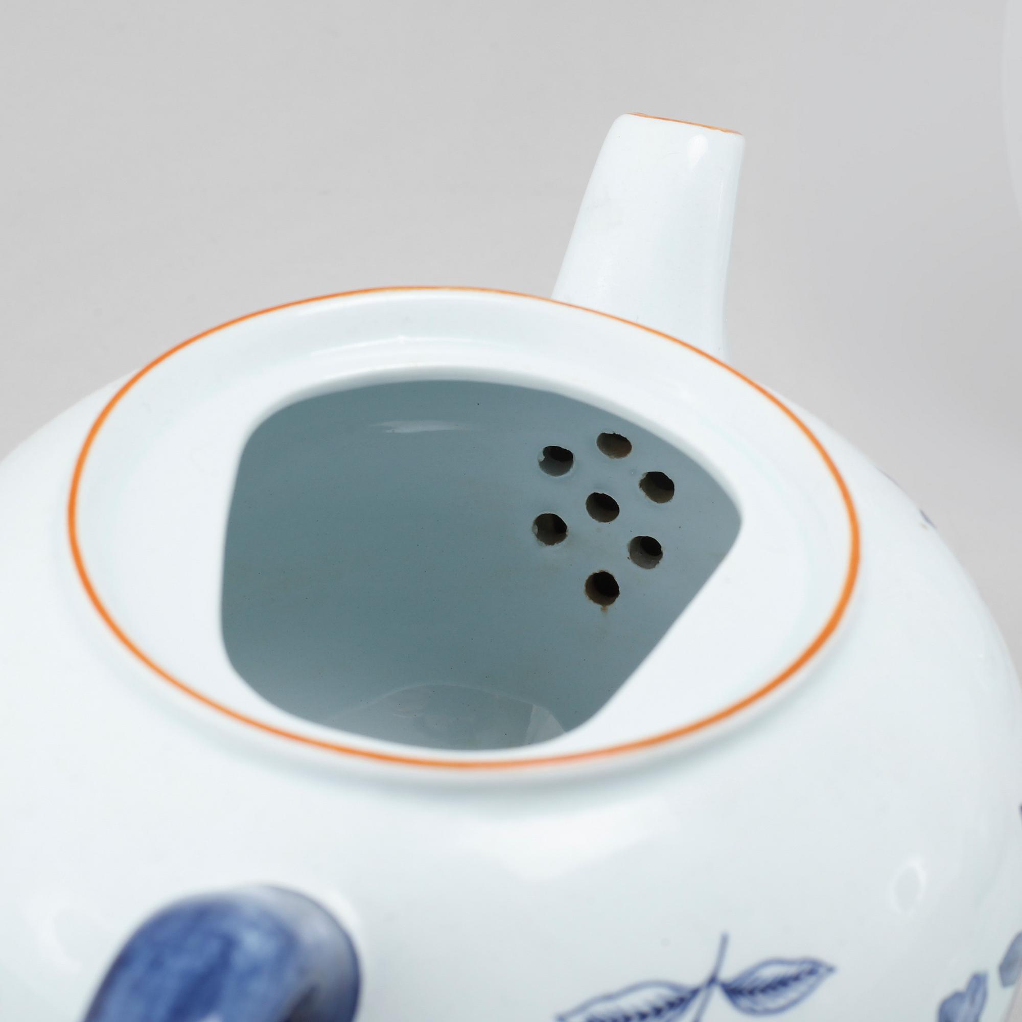 12 pieces of "Ostindia" table ware in earthenware, Rörstrand, 20th century.