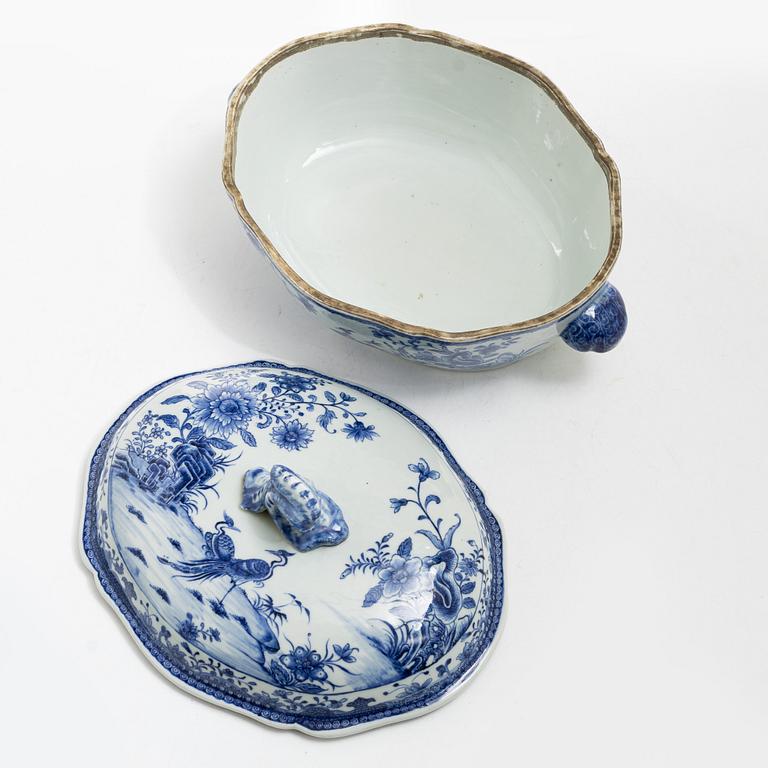 Terrin med lock och fat, exportporslin, Kina, Qianlong (1736-95).