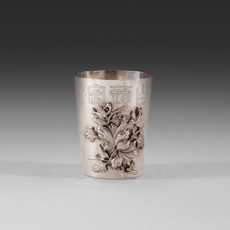 A Chinese silver cup by un unidentified master, first half of the 20th century.