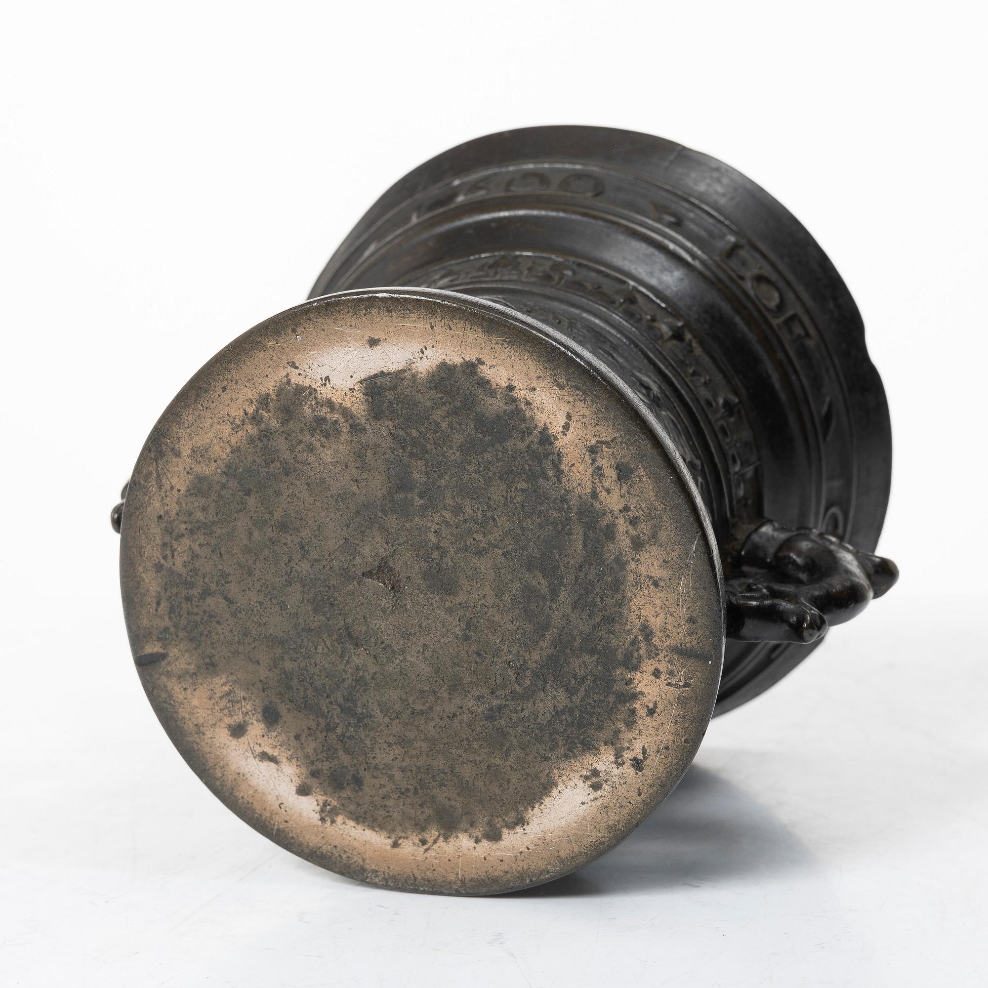 Mortar and pestle, dated 1600. Baroque.
