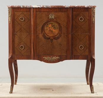 BYRÅ, gustaviansk stil, 1900-talets första hälft.