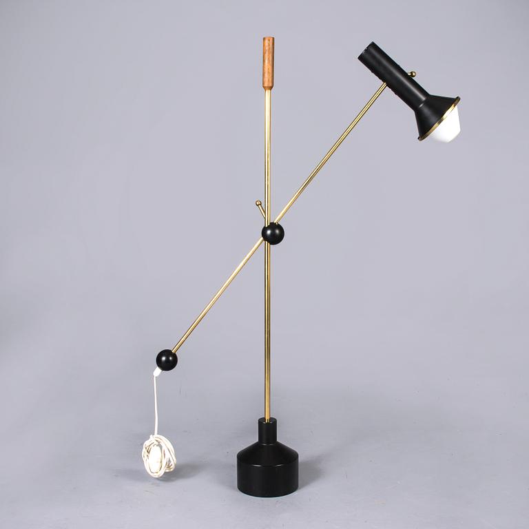 GOLVLAMPA, K10-47. Tapio Wirkkala. Tillverkare Idman Ab, 1960-tal.