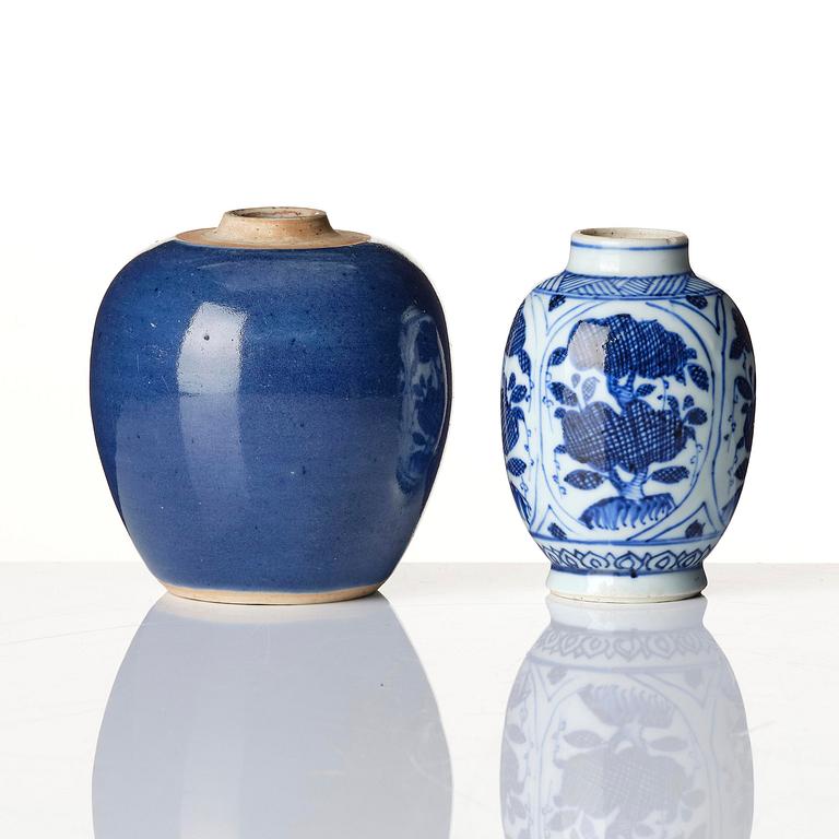 A set with two tea caddies and a dish, Transition and 18th century.