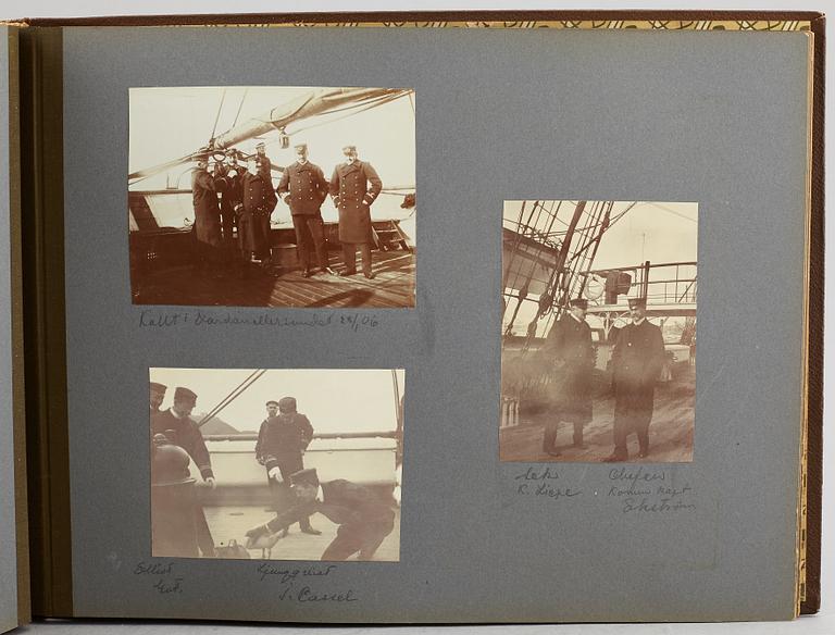 FOTOALBUM,   MEDELHAVSKRYSSNING 1905-06 MED KORVETTEN FREJA.