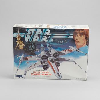 STAR WARS,two  authentic scale model kit, Darth Vader Tie Fighter och Luke Skywalker X-ving Fighther, 1977.