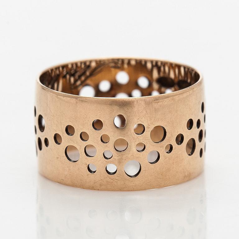 Liisa Vitali, ring, "Myrstigen", 14K guld, Westerback, Helsingfors 1971.