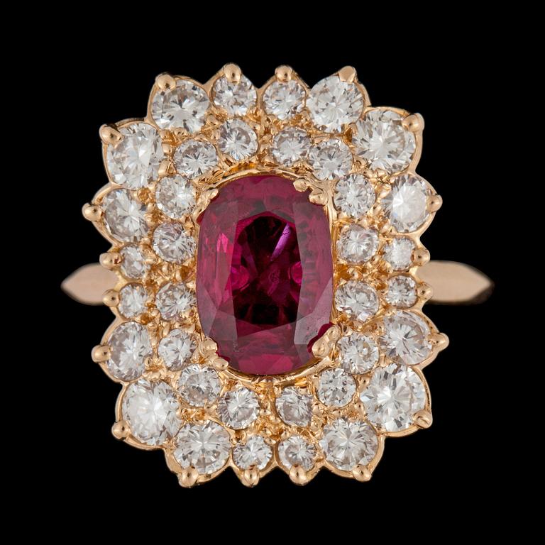 A ruby, ca 1.93 cts and diamond, tot. ca 2 cts ring.