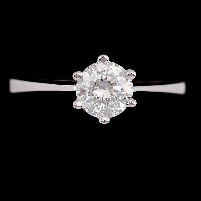 RING, 18 k vitguld, solitär briljantslipad diamant ca 1.02 ct.
