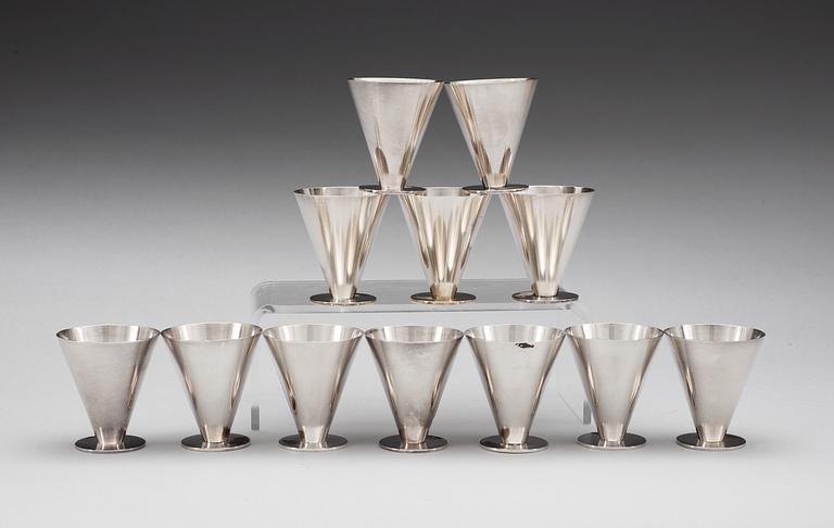 Wiwen Nilsson, WIWEN NILSSON, glas, 12 st, Lund 1933-51 (10 st av år 1950), sterling.