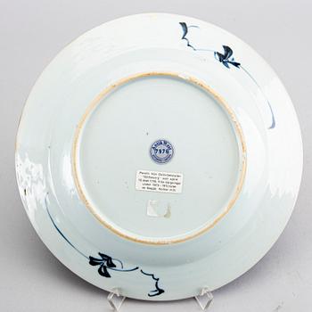 A Chinese Qianlong blue and white porcelain plate.