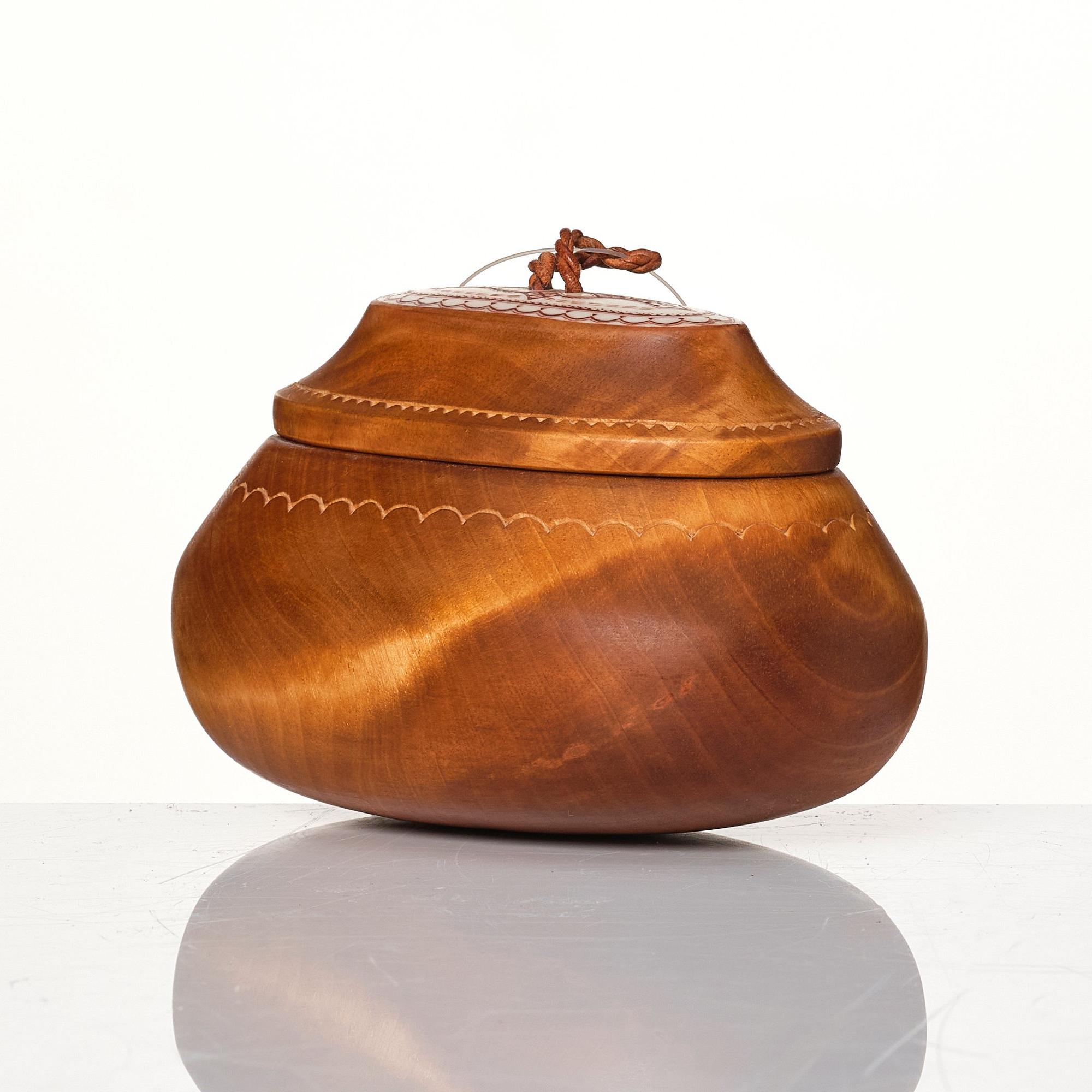 Hans Sunna, a lidded sugar bowl.