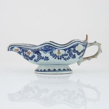 Two Chinese porcelain chargers and a sauceboat, Qing dynasty, Qianlong (1736-95).