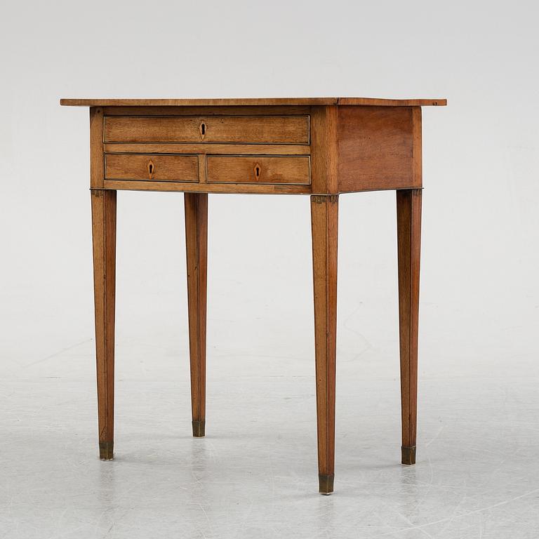 A Gustavian mahogany veneered seewing table, early 19th Century.