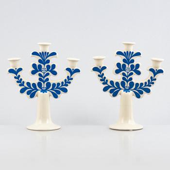 Lisa Larson, ljusstakar, 6 st, ljuslykta samt salt- och pepparströare, stengods och majolika, bl.a. Höganäs.