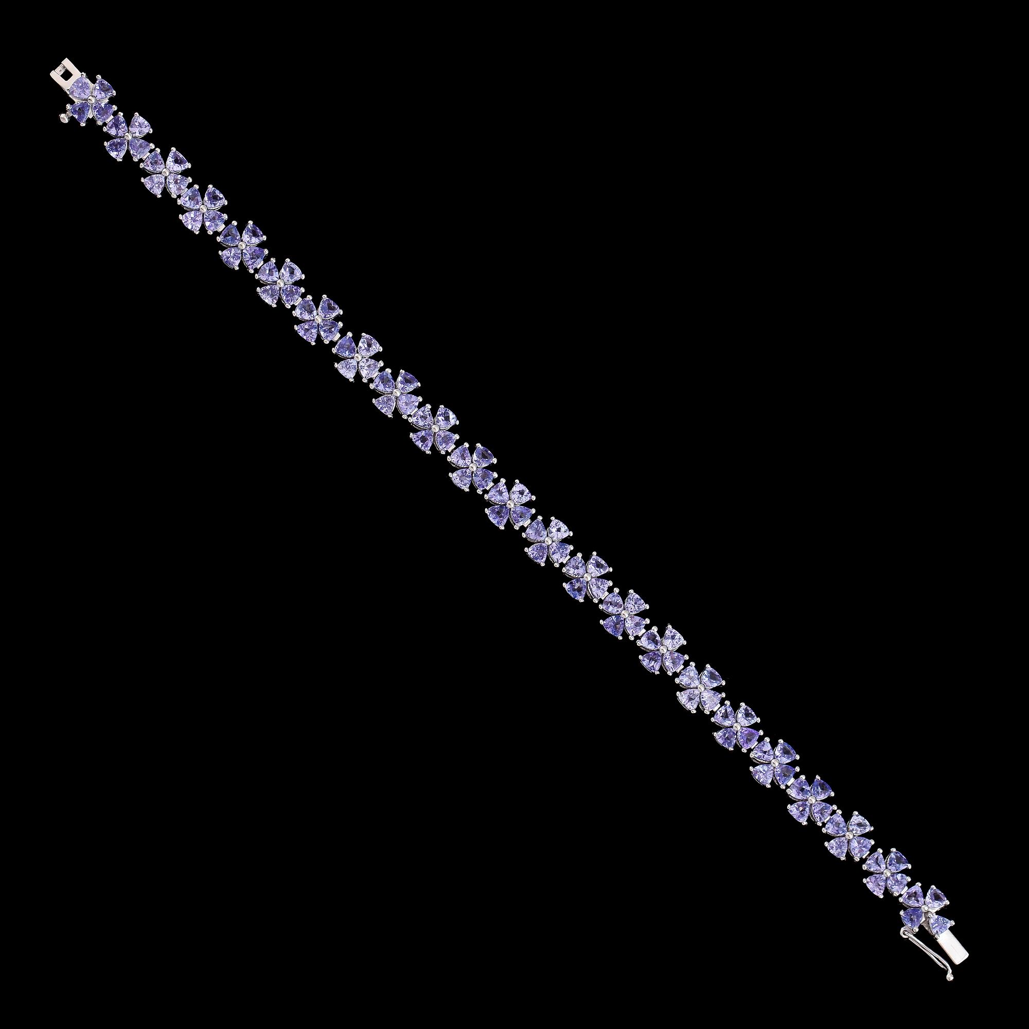 ARMBAND, sterlingsilver, tanzaniter. Vikt ca 14,4 g.
