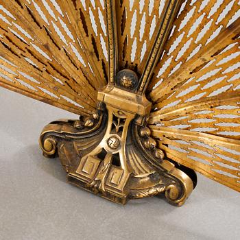 A fire guard from the fourth quarter of the 20th century.