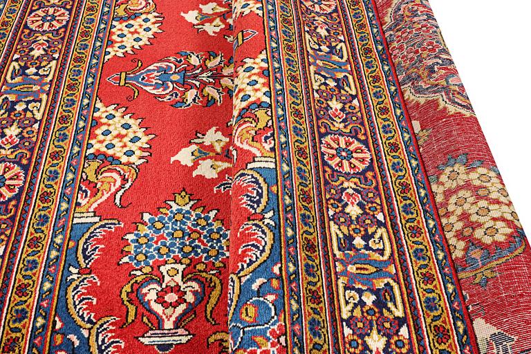 A Golpaygan carpet, c. 314 x 213 cm.