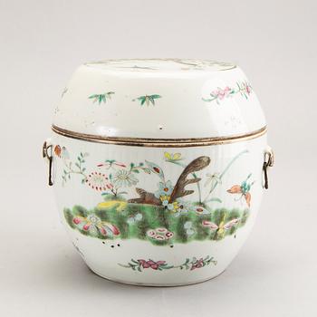 A Chinese 19th century porcelain bowl with lid.