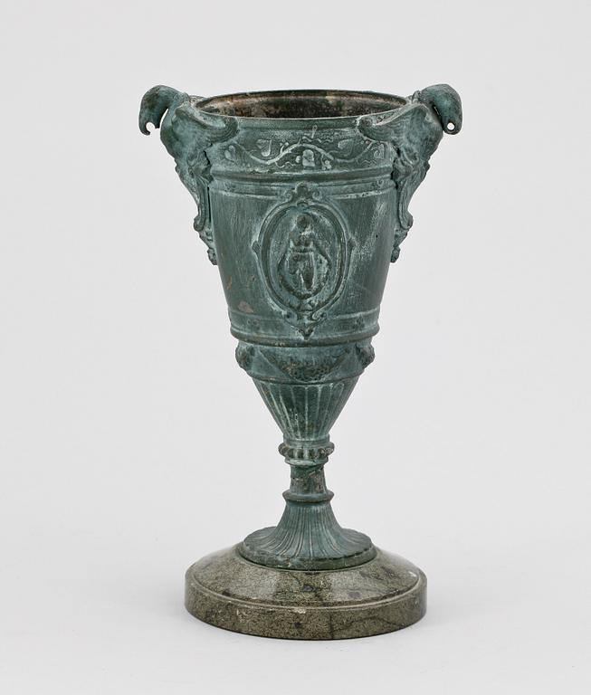 URNA, nyrenässans, patinerad vitmetall, 1800/1900-tal.
