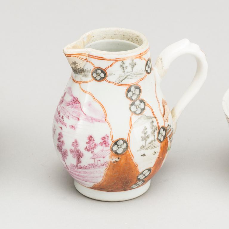 A SET OF 3 CHINESE PORCELAIN FROM THE 18/19TH CENTURY.