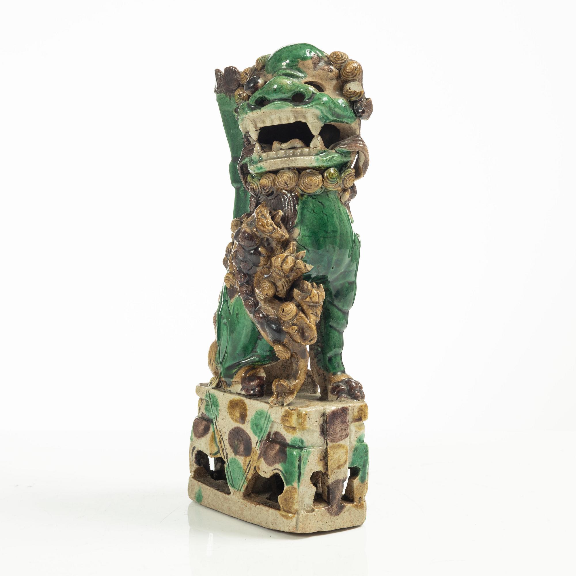 A Sancai glazed Buddhist lion incense/joss stick holder, Qing dynasty, Kangxi (1662-1722).