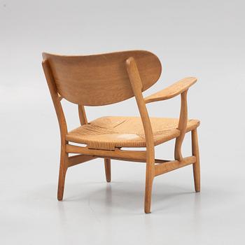 Hans J. Wegner, fåtölj, modell CH 22, Carl Hansen & Son, Odense, Danmark, 1900-talets mitt.