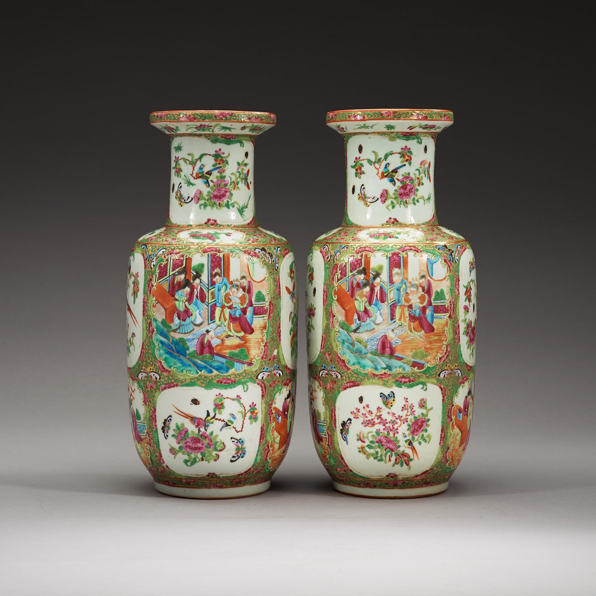 VASER, ett par, porslin. Kanton, Qingdynastin, 1800-tal.