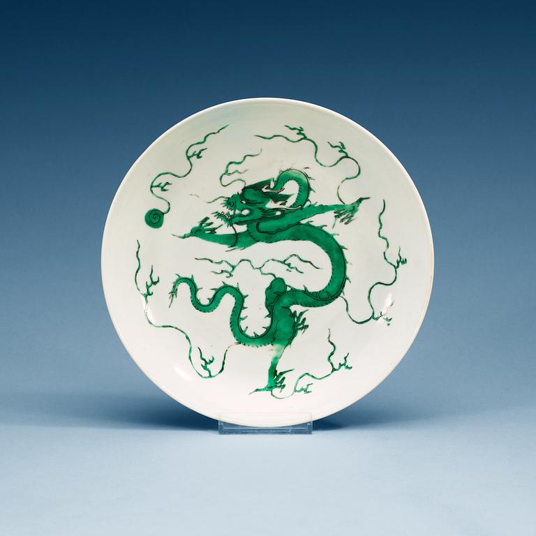 A green glazed dragon dish, Qing dynasty, 18th Century.